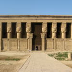 800px-Dendera_7_977