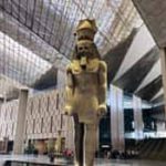 Velký Egyptský muzeum a pyramidy v Gíze ze Šarm